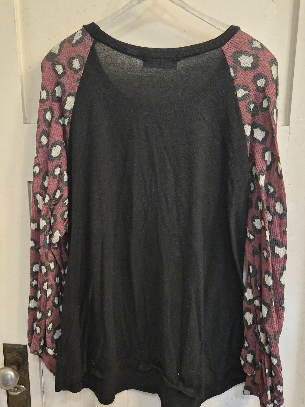 EUC Filly Flair Black Top Leopard Print Sleeve Raglan Long Sleeve XL - Picture 2 of 2